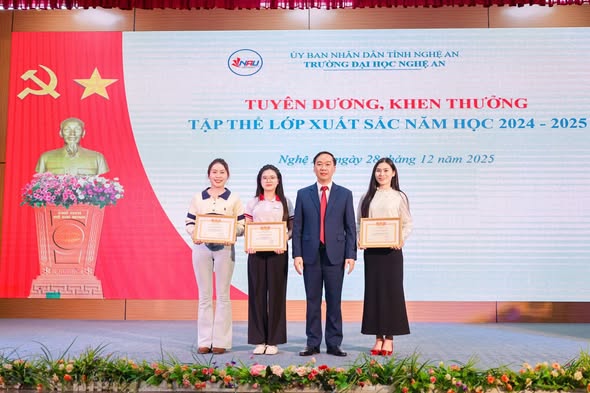 CHÚC MỪNG SINH VIÊN KHOA KINH TẾ – QUẢN TRỊ KINH DOANH ĐẠT THÀNH TÍCH XUẤT SẮC TRONG NĂM HỌC 2024–2025