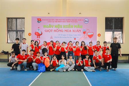 Giọt hồng mùa xuân