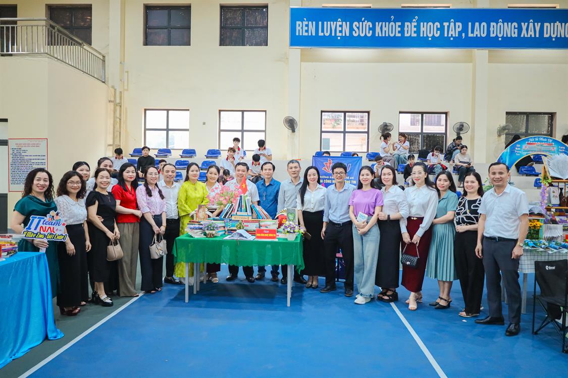 KHOA CÔNG NGHỆ THÔNG TIN TÍCH CỰC HƯỞNG ỨNG NGÀY HỘI SÁCH VÀ VĂN HÓA ĐỌC NĂM 2026
