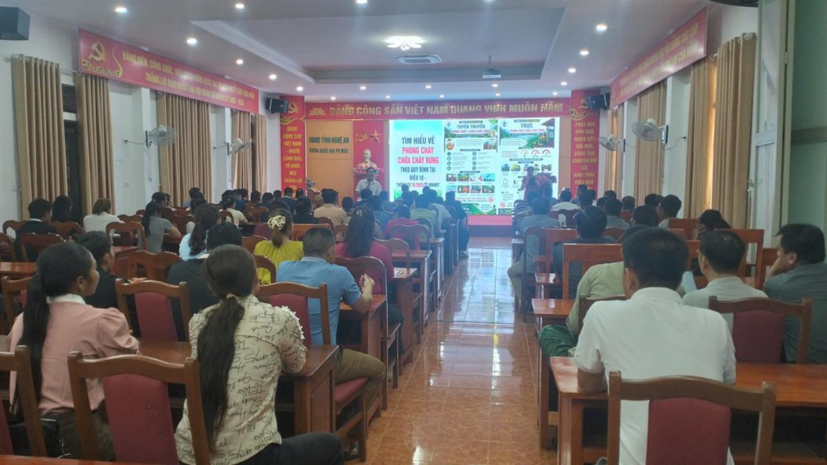 Giảng viên Khoa Nông Lâm Ngư lan tỏa kiến thức phòng cháy, chữa cháy rừng đến người dân Con Cuông 