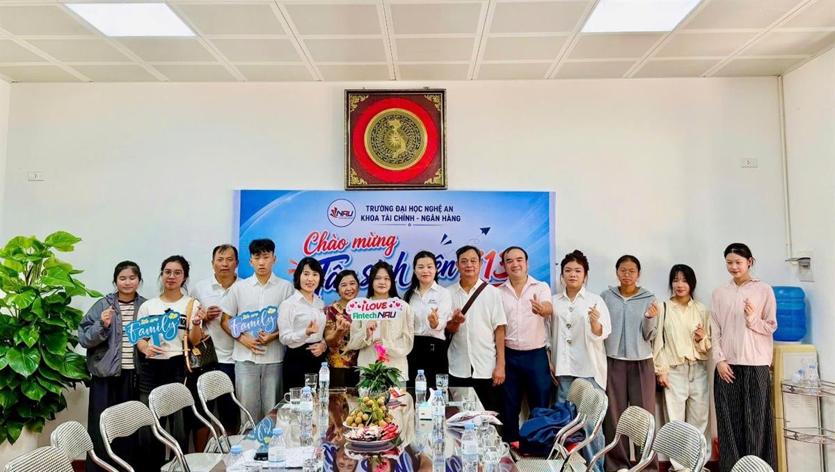 Chào đón Tân sinh viên khóa 13 – Khoa Tài chính - Ngân hàng Một hành trình mới chính thức bắt đầu!