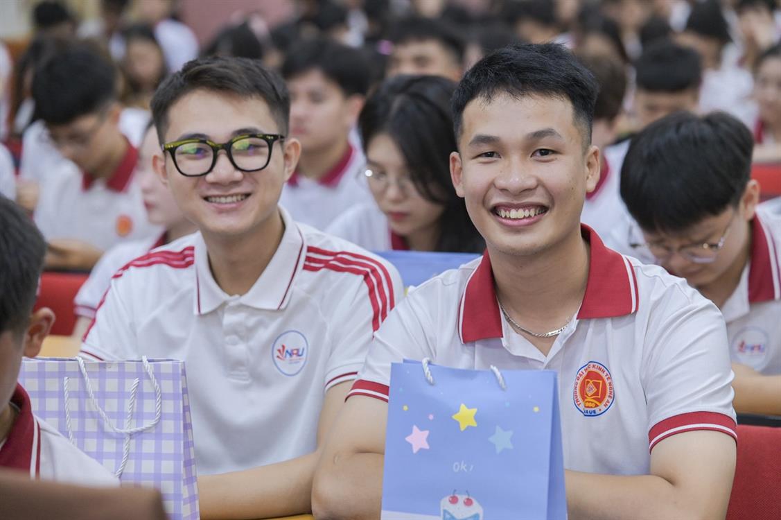 Làm chủ AI - Từ công cụ học tập đến năng lực khởi nghiệp. AI có thể giúp đi nhanh hơn, nhưng con người quyết định đi đâu.